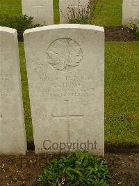 Etaples Military Cemetery - Howe, Herbert Little